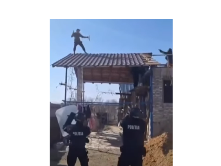 video un barbat s a urcat pe acoperisul casei cu sabie si scut si a amenintat mascatii cum s a terminat scena rupta din filme 69b5bdd566ef4