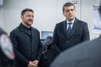 zelenski si ministrul apararii radu miruta vizita la baza 86 aeriana de la borcea discutii despre pregatirea pilotilor ucraineni 69b323747106e