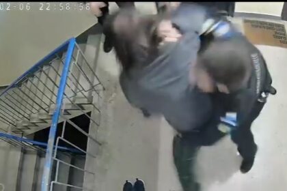 a fost arestat un lacatus cfr scandal cu toporul pe scara blocului pentru ca nu reusea sa faca sex 69eaa48ca8890
