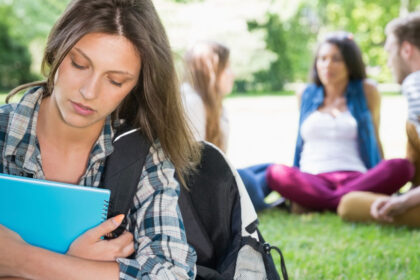 a te simti singur poate dauna mai mult sanatatii decat izolarea sociala arata un studiu 69d4826d14c89