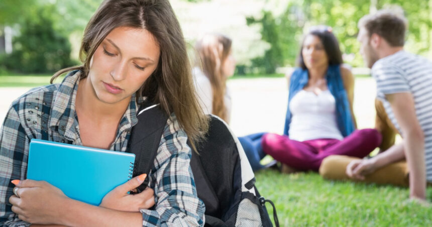 a te simti singur poate dauna mai mult sanatatii decat izolarea sociala arata un studiu 69d4826d14c89