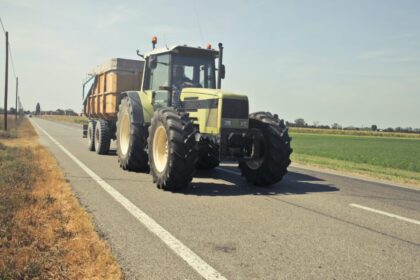 accident de cascadorii rasului un tractorist beat s a rasturnat pe dn 38 intre localitatile negru voda si comana 69e743189fbf0
