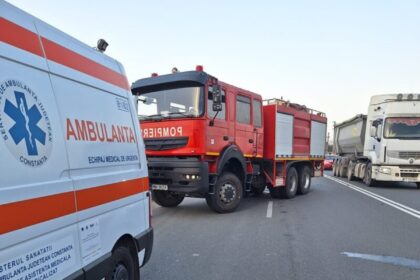 accident grav la iesire din lumina spre tulcea in vinerea mare sunt 3 masini implicate 69d8f758e0ab6