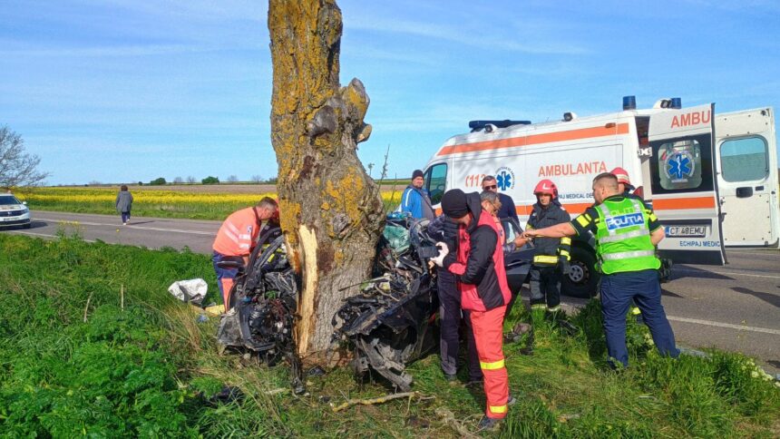 accident rutier grav in amzacea o masina s a incolacit pe copac a intervenit elicopterul smurd 69f0d27bb2c70