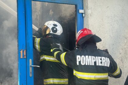 alerta in delta la murighiol o pensiune a luat foc mai multe imobile din jur sunt in pericol sa se aprinda 69f35c60d9ba2