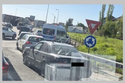 atentie soferi accident rutier in ovidiu la sensul giratoriu la intrare pe a4 se circula cu greu in zona 69f05354dddfc
