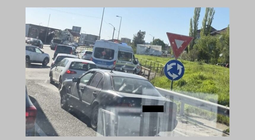 atentie soferi accident rutier in ovidiu la sensul giratoriu la intrare pe a4 se circula cu greu in zona 69f05354dddfc