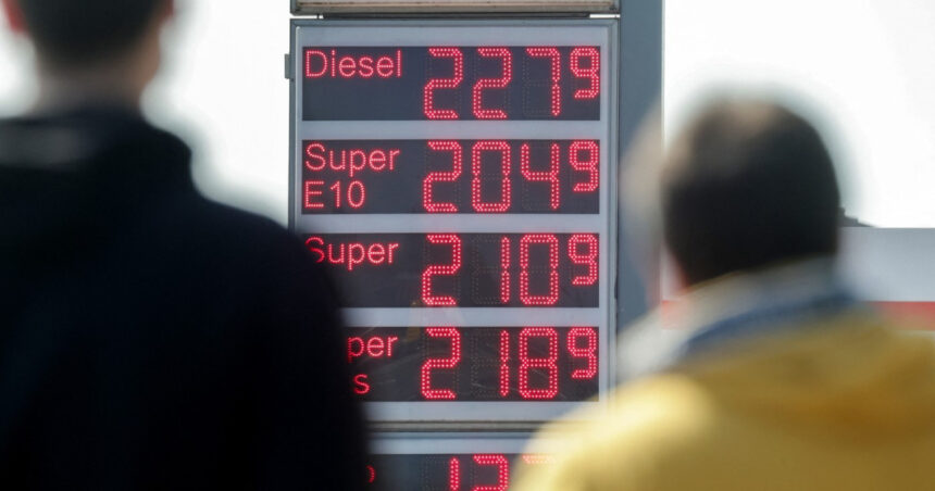 benzinariile din germania vor putea sa majoreze preturile doar o data pe zi 69cd45b0d731d