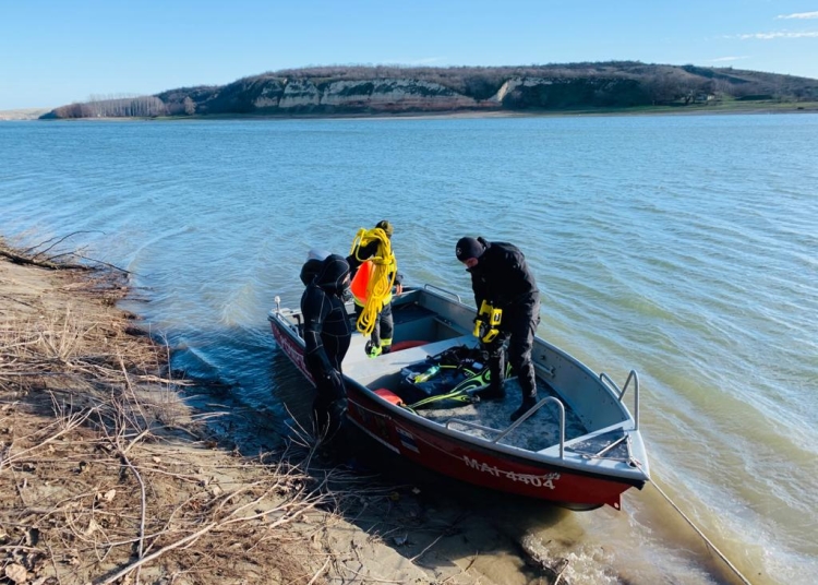 cadavru gasit in apele dunarii in zona cernavoda 69d4e7315a31b
