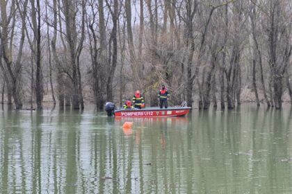 cadavru neidentificat descoperit in dunare aproape de seimenii mici politistii incearca sa afle cine este 69d4dfad99d50