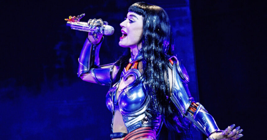 cantareata katy perry acuzata de agresiune sexuala politia investigheaza fapte din urma cu 16 ani cine este presupusa victima 69e13fd3cc4b6