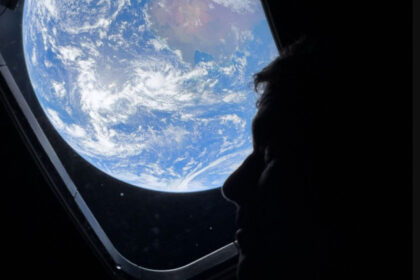 ce simti cand vezi pamantul din spatiu marturiile astronautilor misiunii artemis 2 69e1d11cc8096