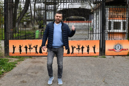 ciucu dezamagit de parcul herastrau o cacofonie ridicola de cascarabete cu mici popcorn si pokemoni 69da714d18aec