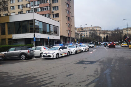 controale in zona salii palatului politia verifica parcarile ilegale si rezervarile contra cost 69e205cce956e