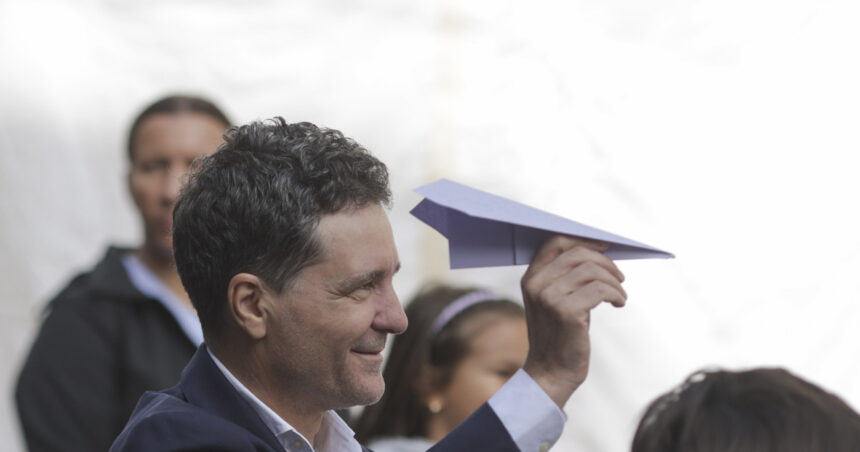 copiii presedintelui nu se uita la tv explicatiile lui nicusor dan despre accesul lor la ecrane si cand se muta cu familia din chirie 69e11dc9a513e