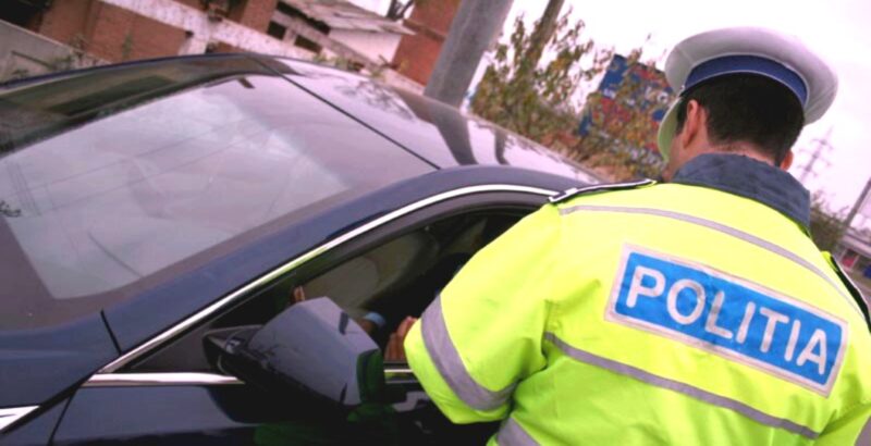 doi politisti vedete pe tiktok am avut femei o mie hap sa sara permisele ipj anunta control intern 69dccc38ba2a3