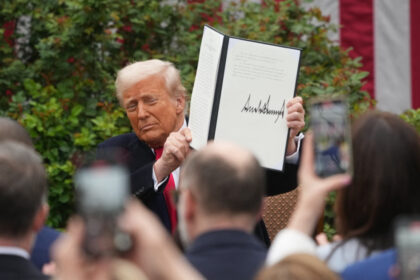 donald trump impune taxe vamale de pana la 100 pentru medicamente si modifica tarifele pentru metale 69cf81c21afce