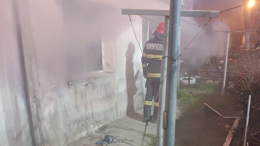 doua persoane cu atac de panica la navodari dupa ce casa le a luat foc 69e8bb509d801