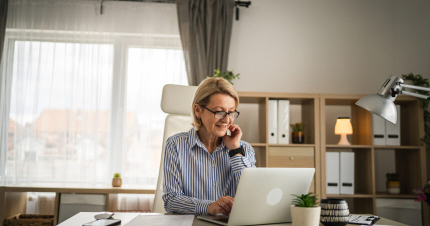 drepturile angajatilor care lucreaza de sarbatori legale cum sunt platiti si cand primesc zile libere potrivit legi 69dbaea34b9c5