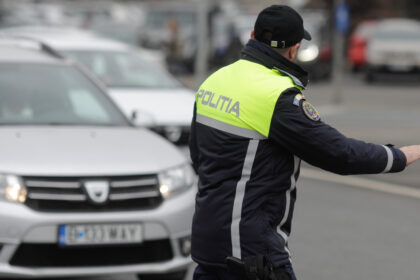 echipamente auto obligatorii in 2026 amenzi pentru soferii care circula cu trusa medicala si extinctorul expirate 69e853949ca53