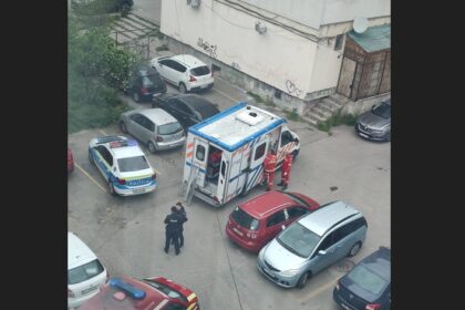femeia care a cazut de la etaj in zona cet cand spala geamurile este in stare grava 69f3364ccc3ab