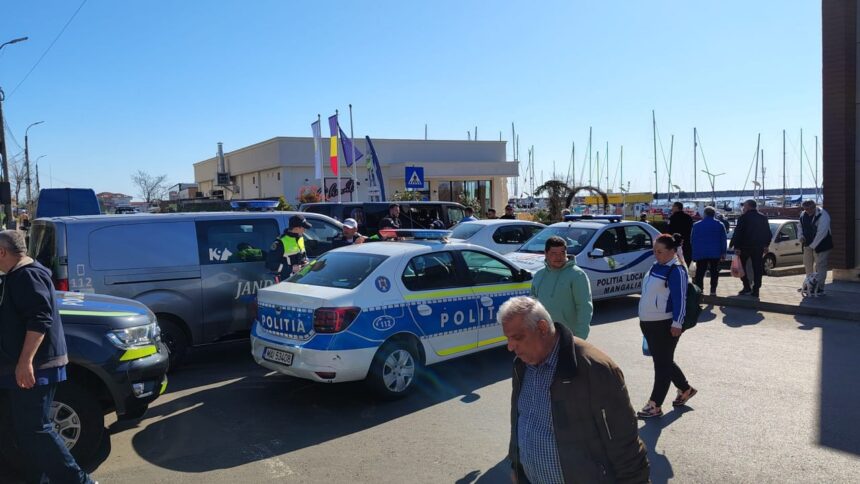 foto actiune de amploare in oborul din mangalia politisti jandarmi si inspectori de la protectia consumatorilor printre comercianti 69ede8ae1c010