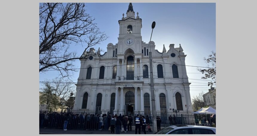 foto biserica greaca din braila intesata de enoriasi izvorul descoperit in parohie deschis de preoti o singura data pe an 69e1e7ffcd882