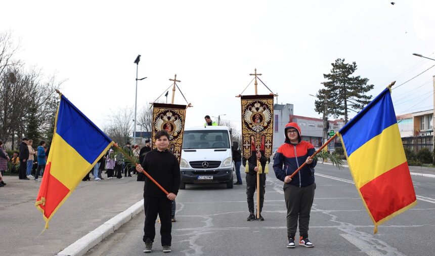 foto credinciosii din murfatlar au facut pasi astazi in urma lui hristos de florii sub indrumarea parintelui alexandru lupascu si a celorlalti slujitori ai domnului 69d24e45d7416