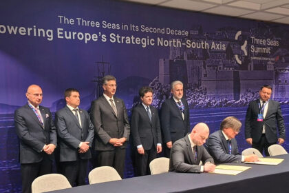 foto memorandum de intelegere semnat de cn apm si autoritatea portului rijeka din croatia presedintele nicusor dan prezent la eveniment 69f0e00b97ebc