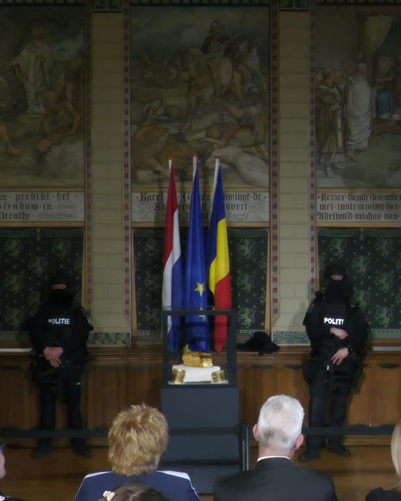 foto oficial de la parchetul general coiful de la cotofenesti si doua bratari dacice au fost recuperate 69ce7682811ba