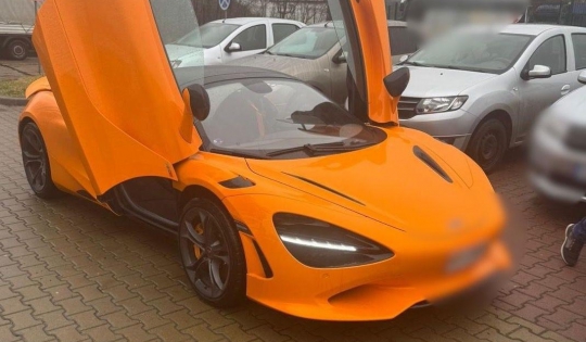 foto perchezitii in cazul unei retele de import ilegal de autovehicule de lux prejudiciul este de peste 12 milioane de euro 69d3f453bc071