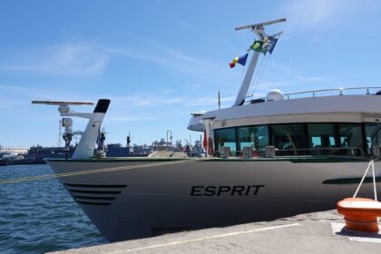 foto turisti din sua polonia ungaria germania si romania sositi in portul constanta cu nava esprit 69f092e8be350