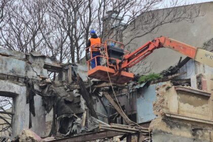 foto video adevarat santier la imobilul detinut de compania florinei moscu achitata alaturi de radu mazare pe strada vasile alecsandri proiectul anunta reconstruirea fatadelor in forma initiala 69cf8f0d484f0