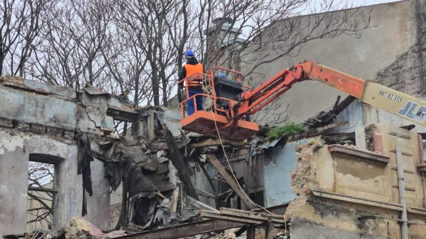 foto video adevarat santier la imobilul detinut de compania florinei moscu achitata alaturi de radu mazare pe strada vasile alecsandri proiectul anunta reconstruirea fatadelor in forma initiala 69cf8f0d484f0