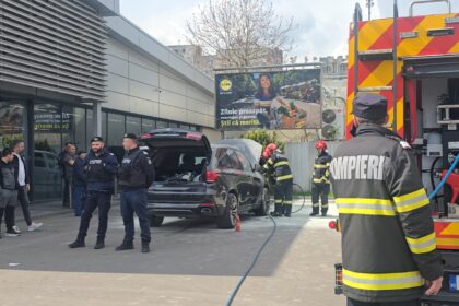 foto video alerta pe strada soveja un autoturism a luat foc 69e8830913507