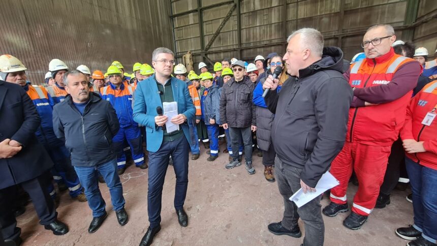 foto video angajatii din damen shipyards mangalia sa intrebari pentru ministrul economiei dupa vizita din santierul naval mangalia oamenii vor sa stie si daca santierul va fi vandut pe bucati 69f347315532d