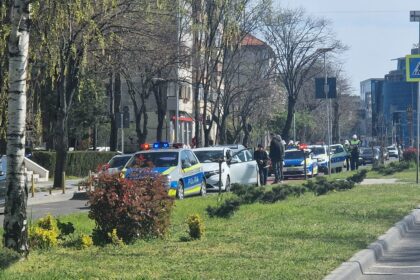 fotovideo trafic ingreunat pe bulevardul mamaia in apropierea delfinariului din cauza unui accident rutier mai multe echipaje de politie sunt la fata locului 69df99fabe98b