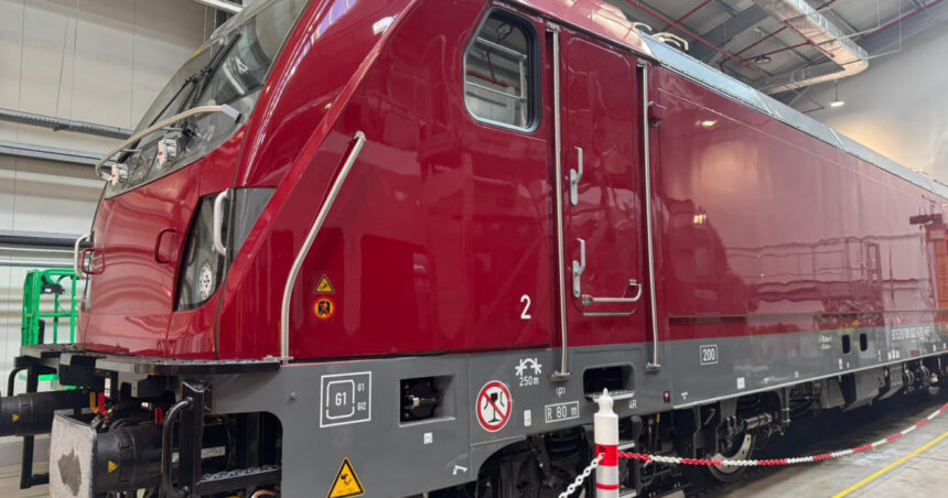 galerie foto prima locomotiva alstom care atinge 200 km ora a fost livrata catre autoritatea pentru reforma feroviara 69d5199b9ce5a
