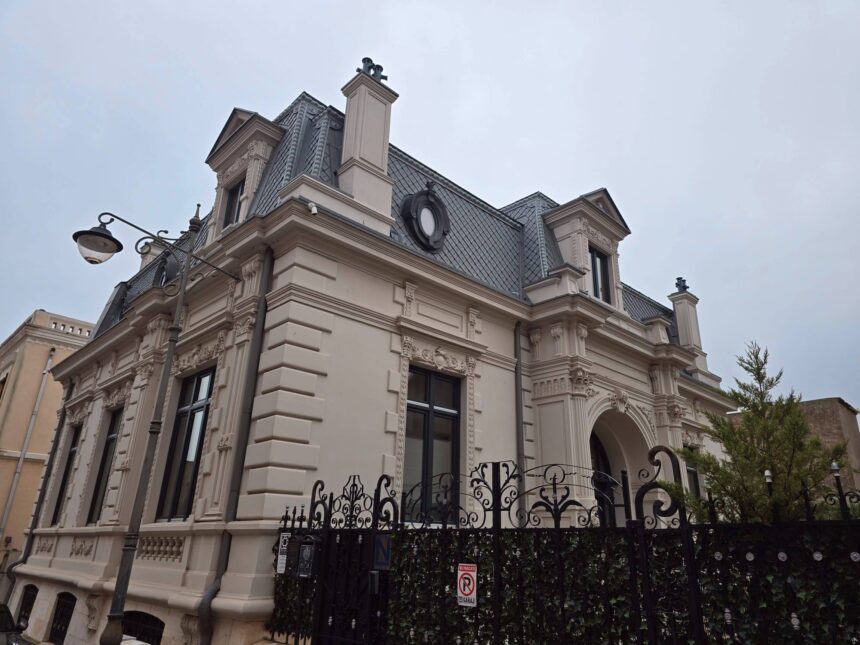 galerie foto un monument istoric construit in secolul xx este scos la vanzare a apartinut medicului pediatru aristide karatzali 69d5820a07f42