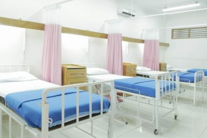 guvernul reduce cu 14 000 numarul paturilor de spital in urmatorii trei ani 69f2f029ed7b5