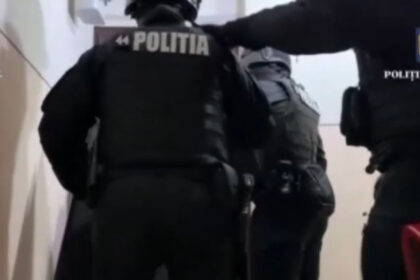 haine detergenti sau licente software procurorii din toata tara au intrat peste persoane care vand produse contrafacute 69ef3f8ee501f