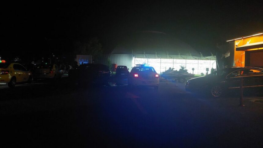 hilar dar penal s a cocotat pe scaun pe ringul de dans a cazut peste un barbat si apoi i a tras si un pumn 69d046855cbe5