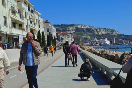 in timp ce noi facem circ si drame pe litoral bulgarii isi vad linistiti de turism prognozeaza performante si incasari mai mari 69dcfe01a4928
