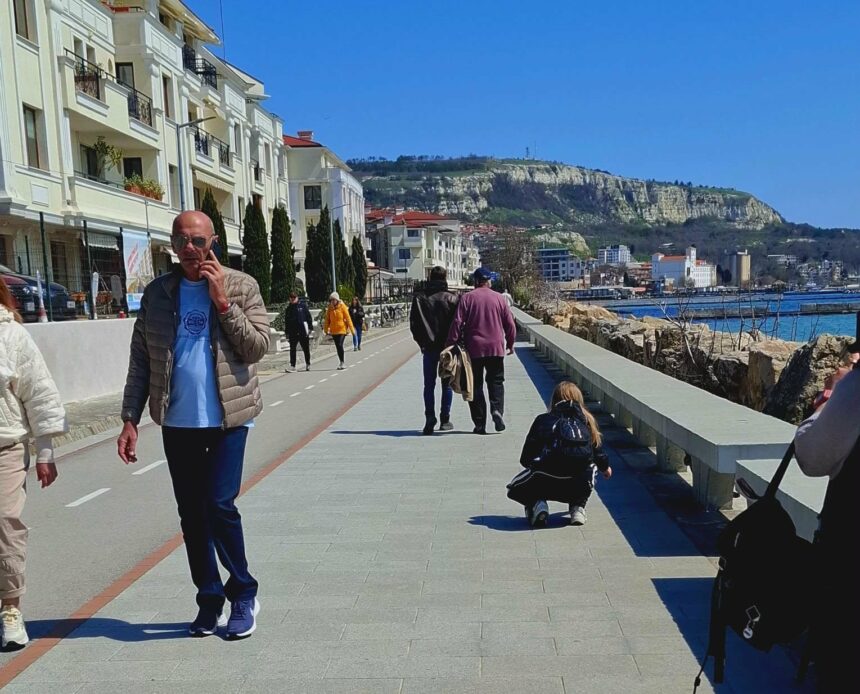 in timp ce noi facem circ si drame pe litoral bulgarii isi vad linistiti de turism prognozeaza performante si incasari mai mari 69dcfe01a4928