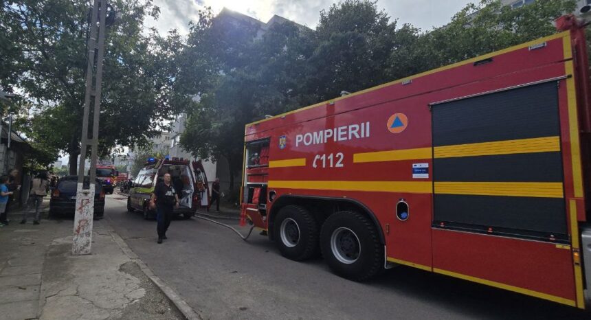incendiu in cartierul cet din constanta interventie de urgenta aproape de clubul de vara al pensionarilor 40 de persoane s au autoevacuat 5 au fost scoase de pompieri 69d4d52e418e4