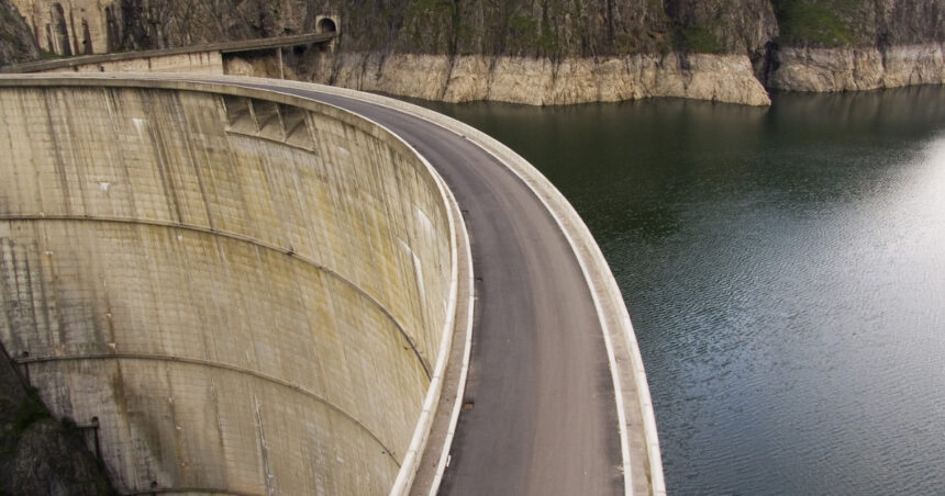 incepe procesul de umplere controlata a unuia dintre cele mai mari lacuri de acumulare din romania anuntul hidroelectrica 69cd298e47c16