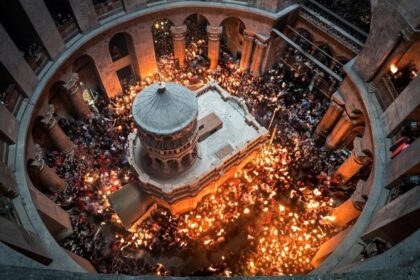 lumina sfanta s a pogorat la biserica sfantului mormant din ierusalim iata cand va ajunge in romania 69da41e989bfb