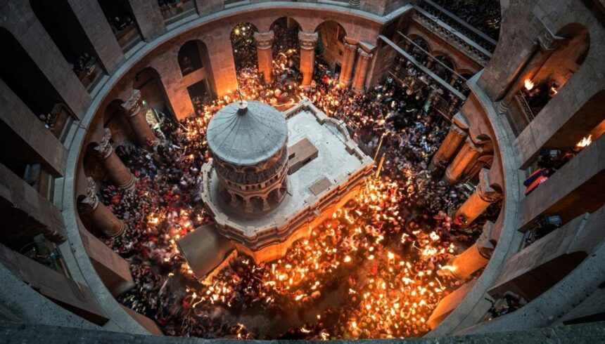 lumina sfanta s a pogorat la biserica sfantului mormant din ierusalim iata cand va ajunge in romania 69da41e989bfb