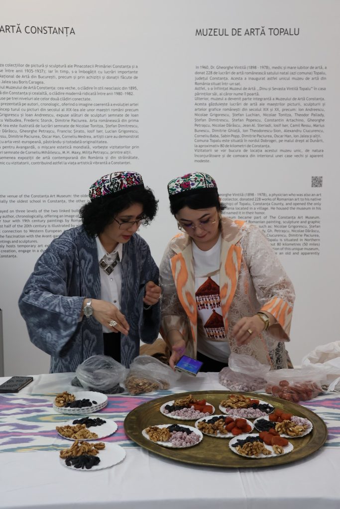 miniatura uzbekistanului poate fi vizitata la muzeul de arta constanta numai pana maine 69ea2565080c1