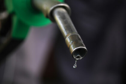 ministrul energiei la fiecare crestere cu 10 dolari a barilului de petrol litrul de motorina se scumpeste cu 45 de bani 69d7558871171